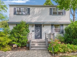 140 Lake Shore Dr, Lake Hiawatha, NJ