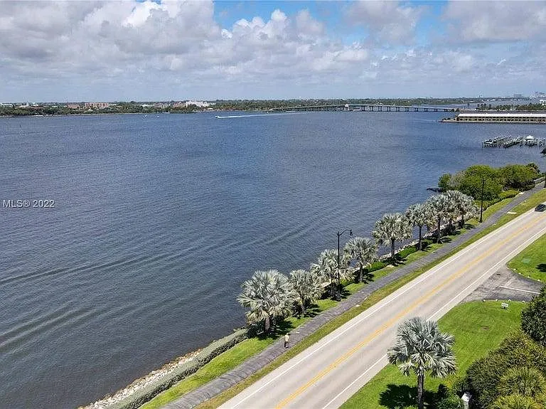 Intercoastal Walkway on South Ocean Drive