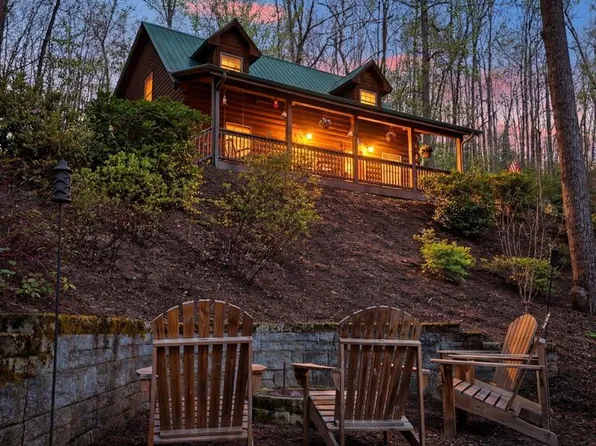 105 Rising Ridge Rd, Whittier, NC 28789