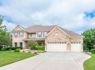 8 Trevino Ct, Bolingbrook, IL 60490