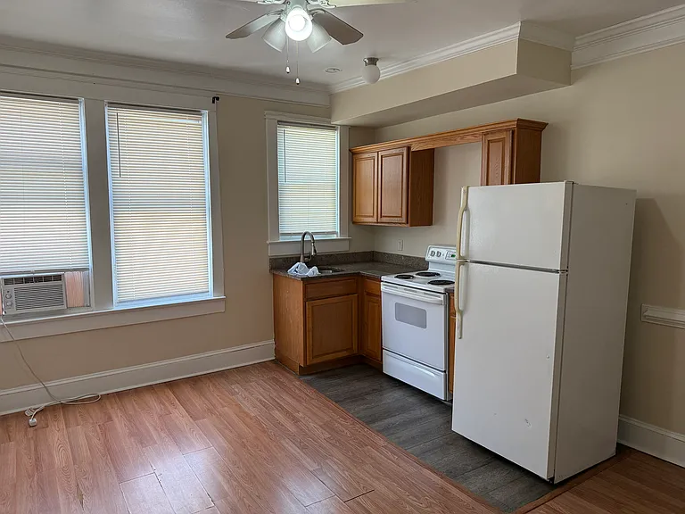 808 William St #10 — Photo 3