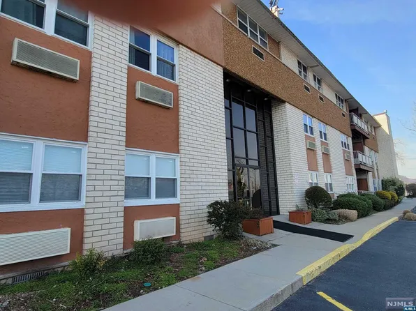 1111 River Rd APT G34, Edgewater, NJ 07020
