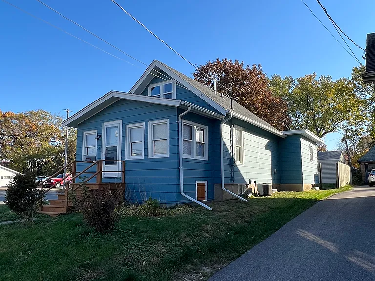 529 N Fair Oaks Ave — Photo 2