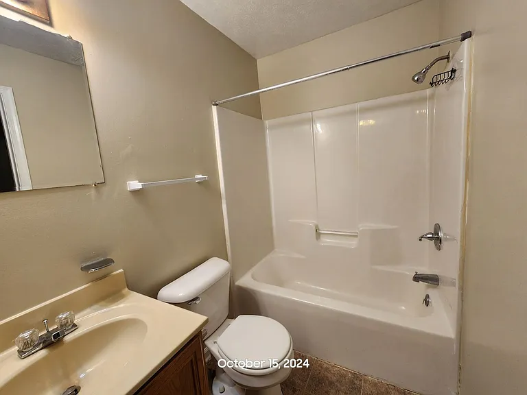 64 Patricia Dr — Photo 3