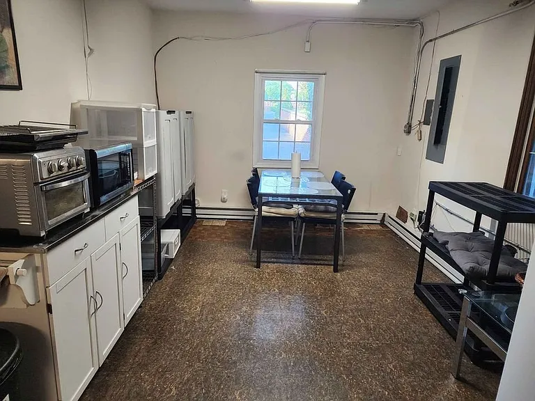 3606 Annandale Rd — Photo 10