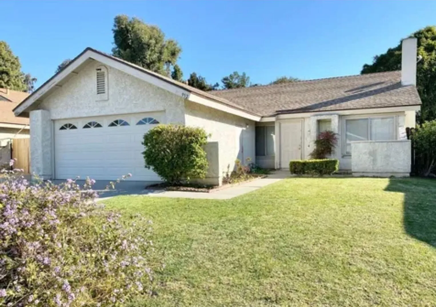 Beautiful Single-Story Home in Desirable Mission Oaks — Photo 1