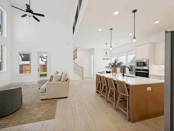 5th image of 809 Isabel St