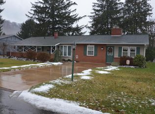 2 Sun Valley Dr, Sunbury, PA 17801