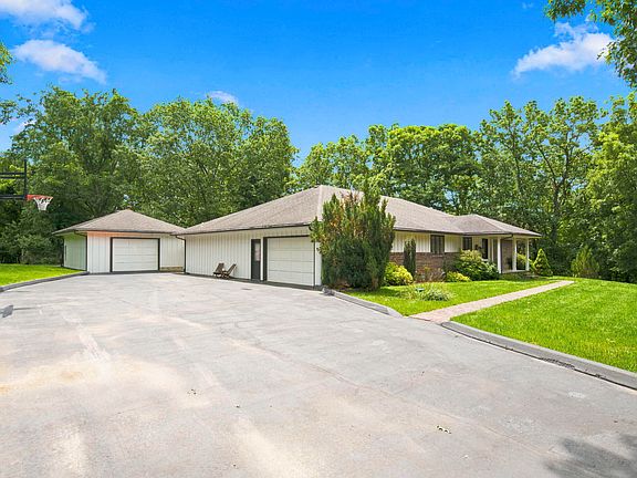 4th image of 2956 S Roth Oaks Avenue