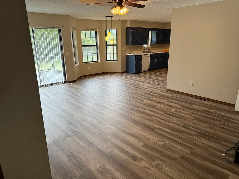 436 S Suburban Ave — Photo 5