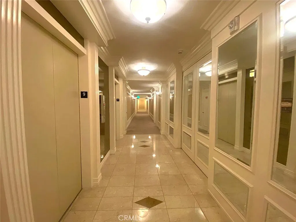 1 bed, 754 sqft, $3,200 — Photo 3