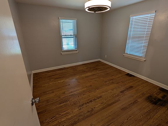 4th image of 9035 Bessemer Ave