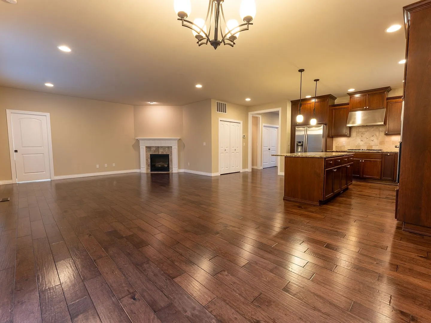 Beautiful Home in the Heart of University Place — Photo 2