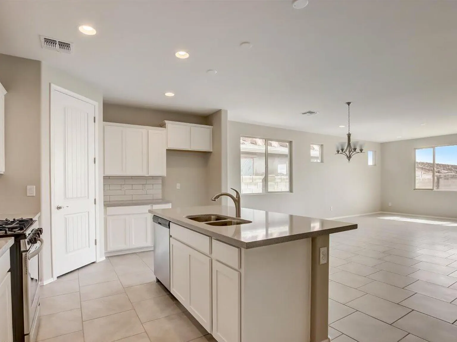 3 bed, 1486 sqft, $2,400 — Photo 2