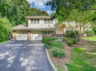 4 Redwood Rd, White Plains, NY 10605