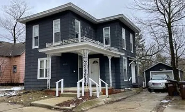 420 E Harris St — Photo 1