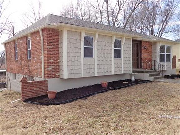 3rd image of 2700 NW Pembroke Pl