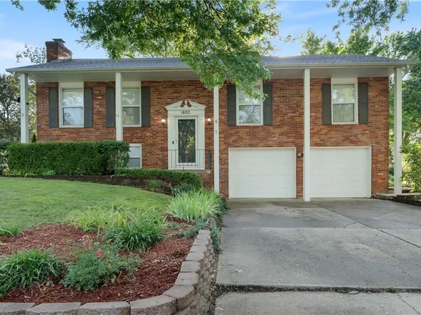 1602 S King Ave, Harrisonville, MO 64701