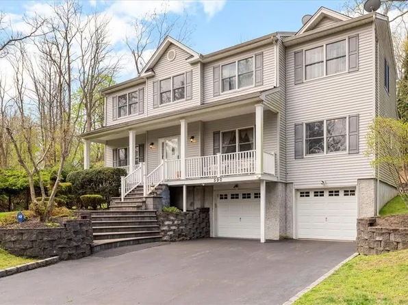 590 Landing Avenue, Smithtown, NY 11787