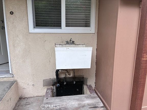 5th image of 140 Baker Ave