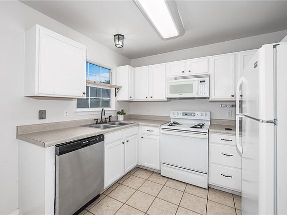 5th image of 157 Park View Ct