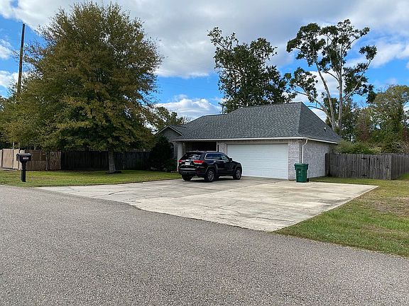 2nd image of 8005 Versailles Ave
