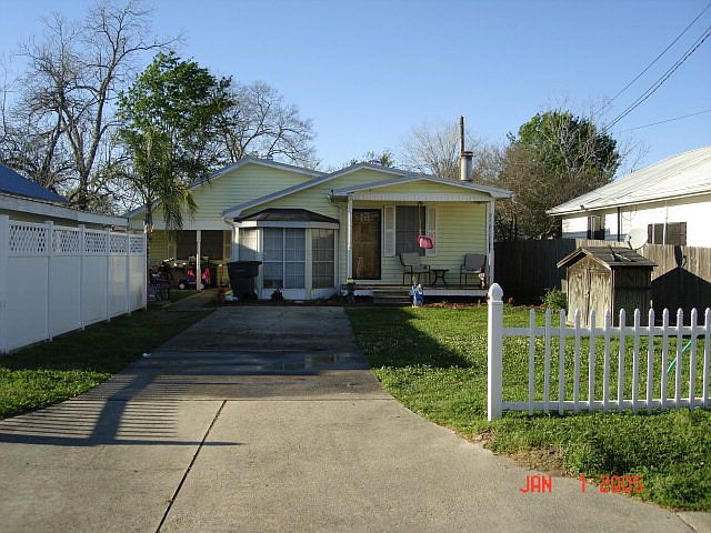 1st image of 209 Louisa St