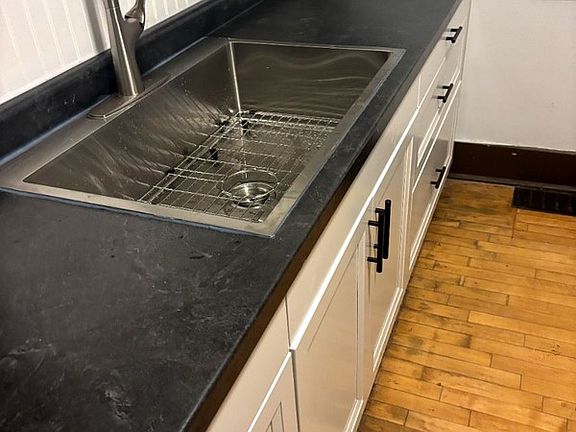 2nd image of 461 Bowen St #461