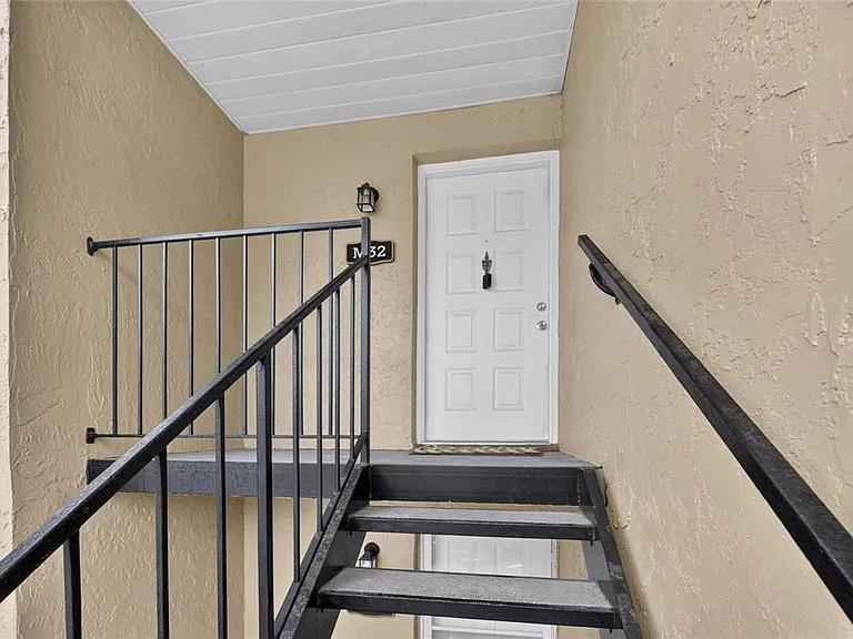 3812 N Oak Dr #M-32 — Photo 2
