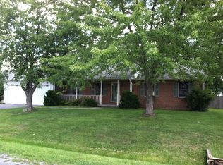 210 Robin Ave, Stephens City, VA 22655