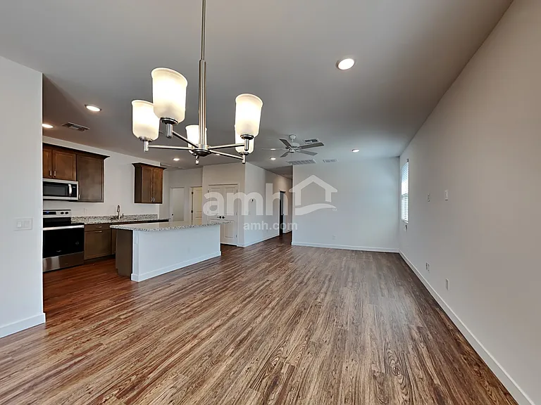 4214 S 105th Dr — Photo 6