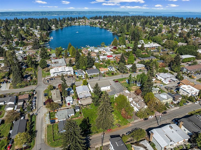 4th image of 15439 9th Avenue SW