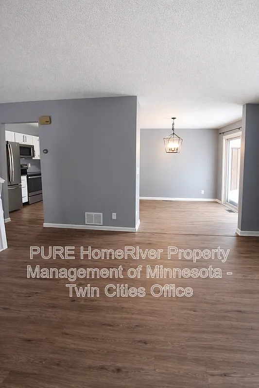 3 bed, 2.0 bath, 1570 sqft, $2,424 — Photo 3
