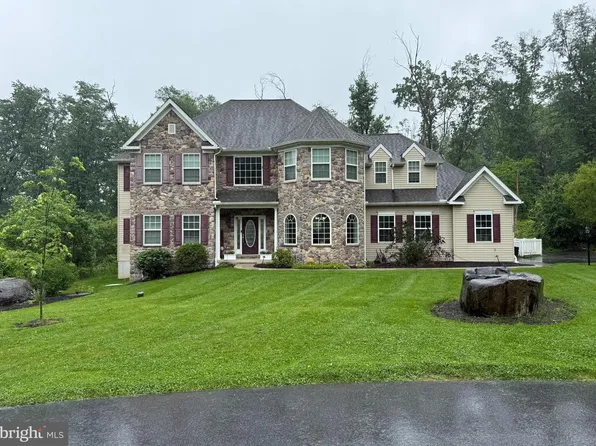 234 Crimson Ln, Elizabethtown, PA 17022