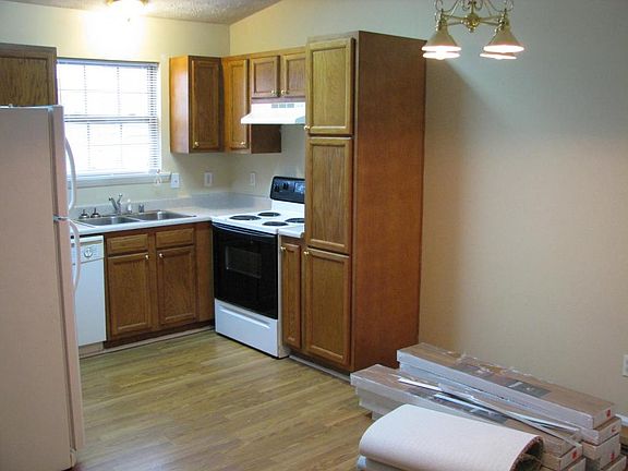 5th image of 106 Aubrey Dr