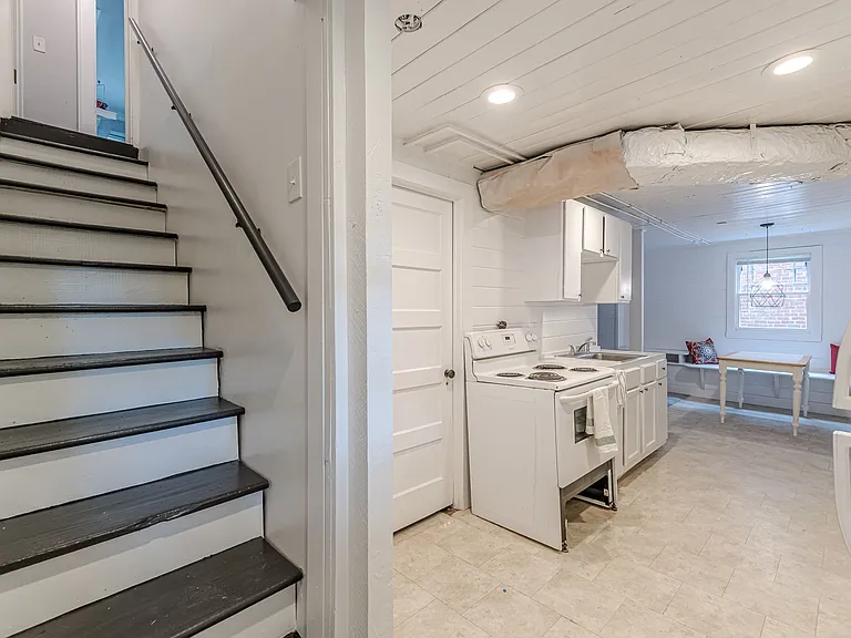 1688 Neely Ave — Photo 15