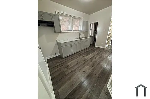 7543 S May St #1 Photo 1