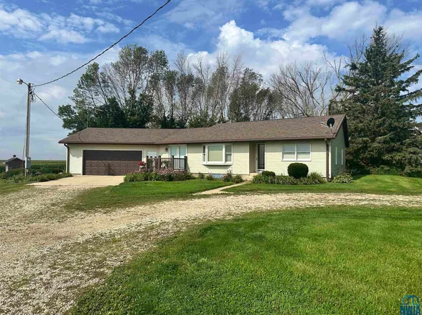 654 580th St, Cleghorn, IA 51014