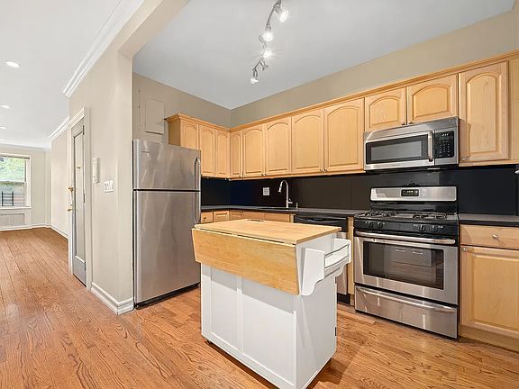 5th image of 233 W 16th St APT 2