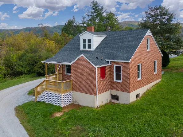 93 Cameron St, Natural Bridge Station, VA 24579