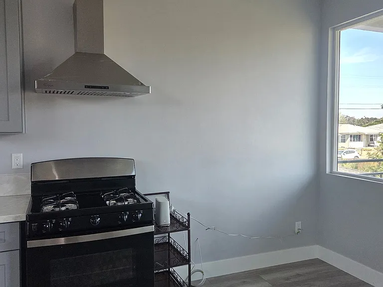 2423 Baily Ave — Photo 9