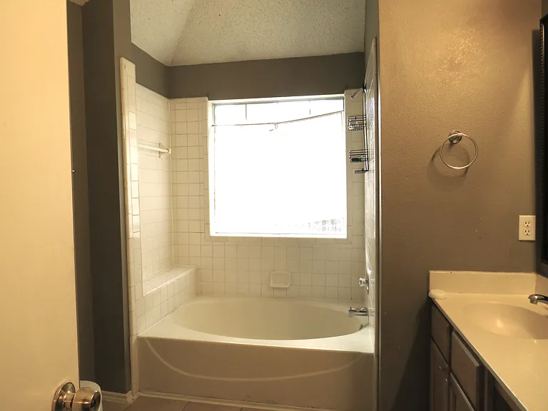 6034 Maple Leaf Dr — Photo 18