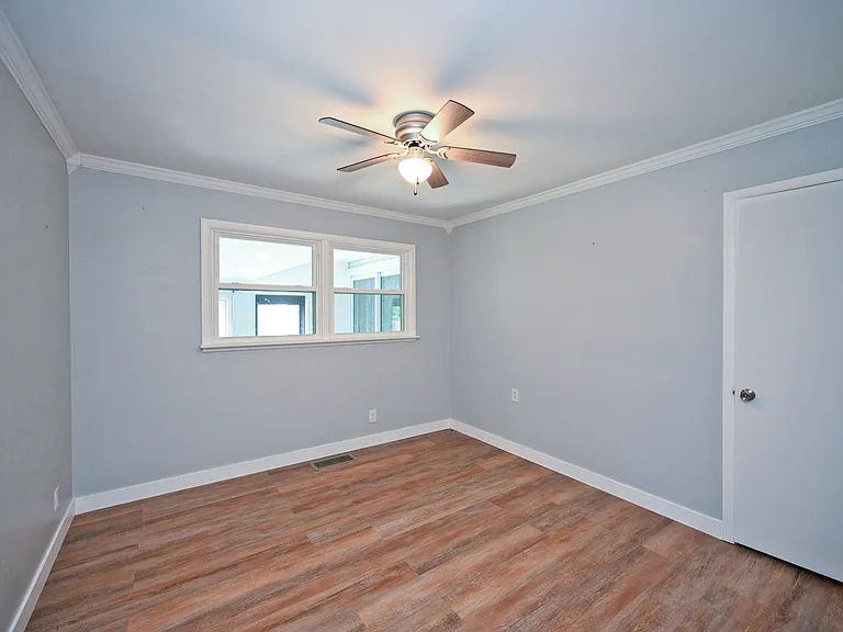 409 Glenn St — Photo 12