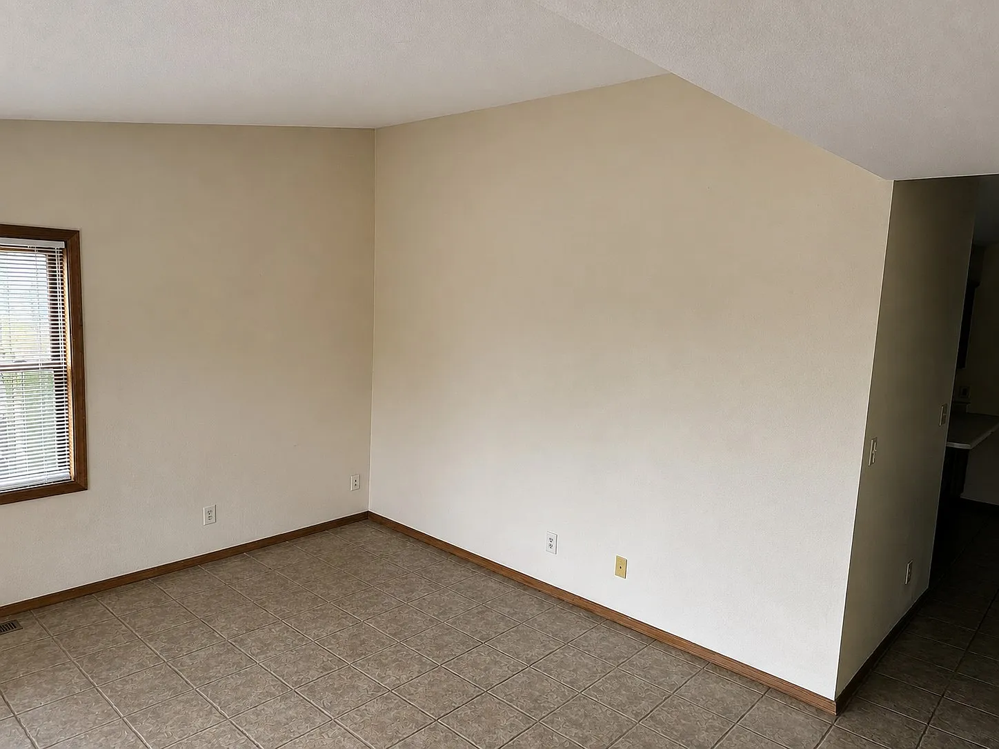 3 bed, 1.5 bath, 1176 sqft, $1,800 — Photo 4