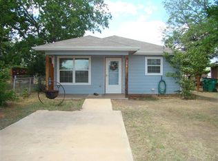 206 W Diamond Ave, Iowa Park, TX 76367