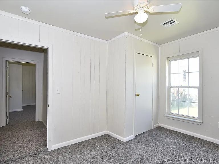 535 E Oak St — Photo 5