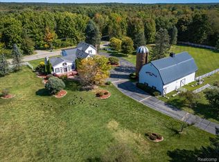 3305 Lakeville Rd, Oxford, MI 48370