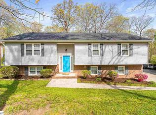 9 E Woodburn Dr, Taylors, SC 29687