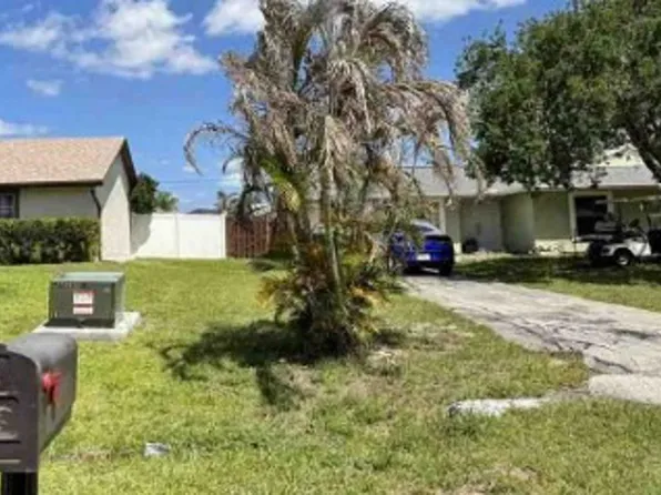 2565 SE Hemsing St, Port Saint Lucie, FL 34984