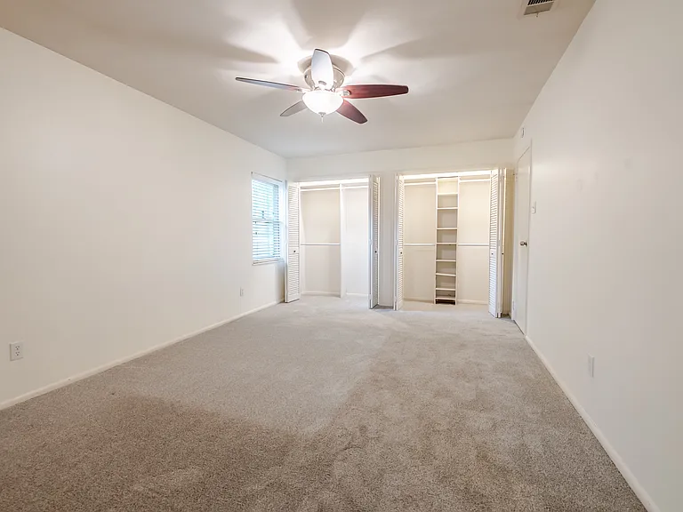 105 E Woodbury Dr — Photo 29
